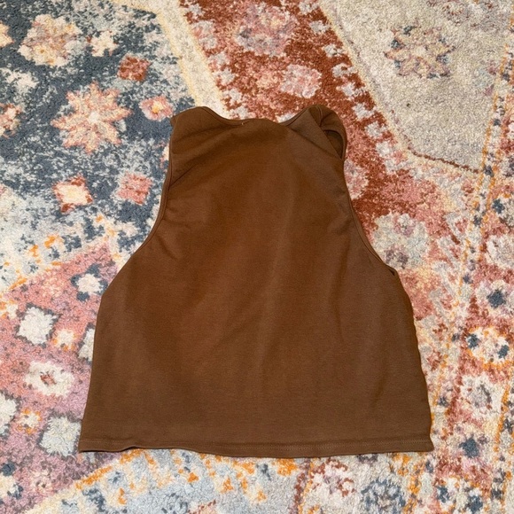Good American Brown Neutral High Neck Cropped Tank Size 3 Large Gently Used - Picture 4 of 4